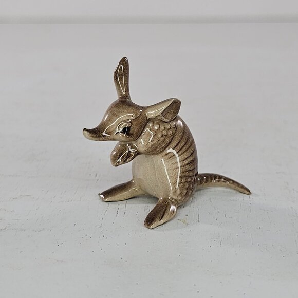 Hagen Renaker Armadillo Mom Miniature Figurine - Picture 2 of 8